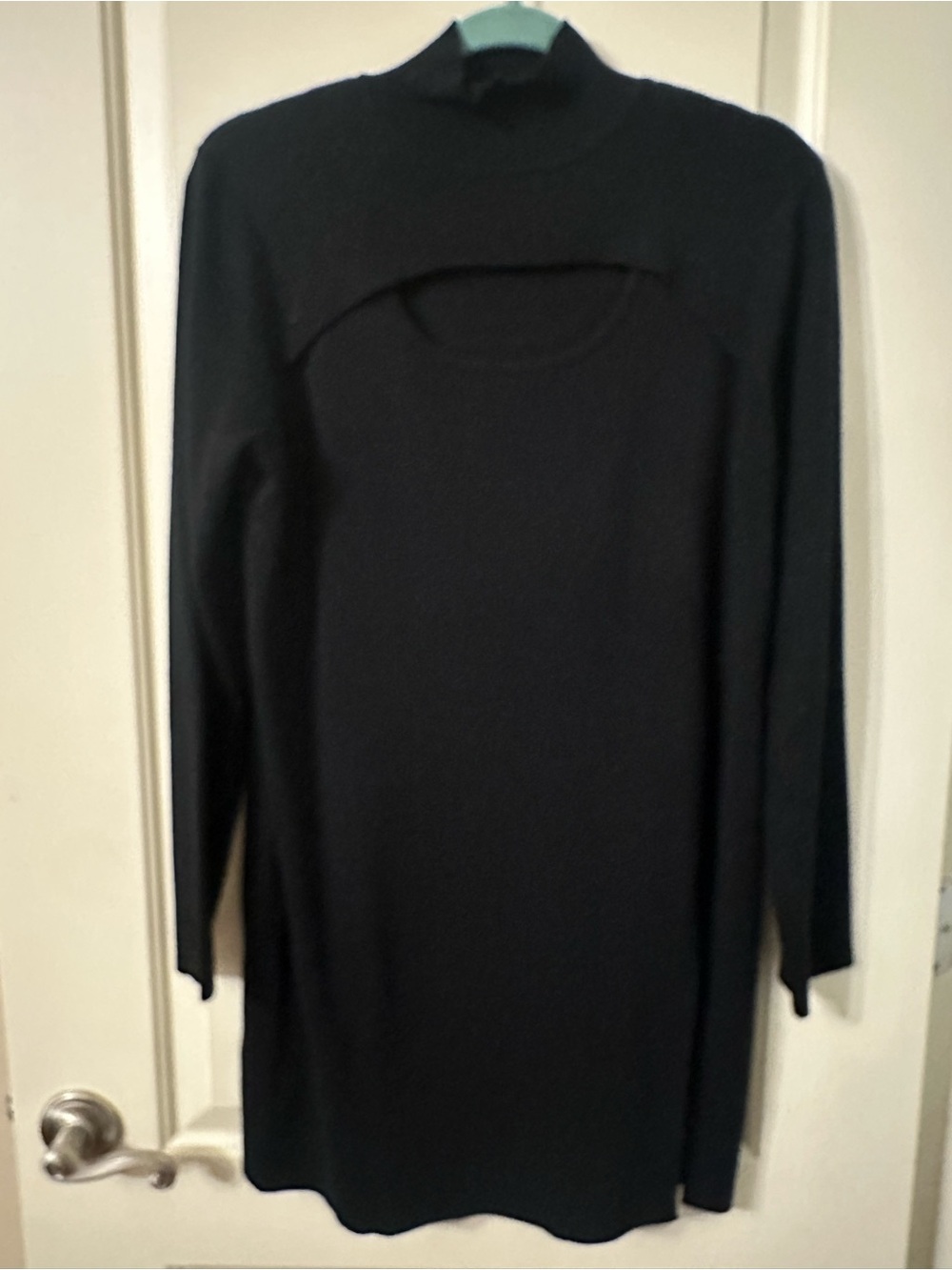 Cable & Gauge Black Long Sleeve Cutout Tunic Top
